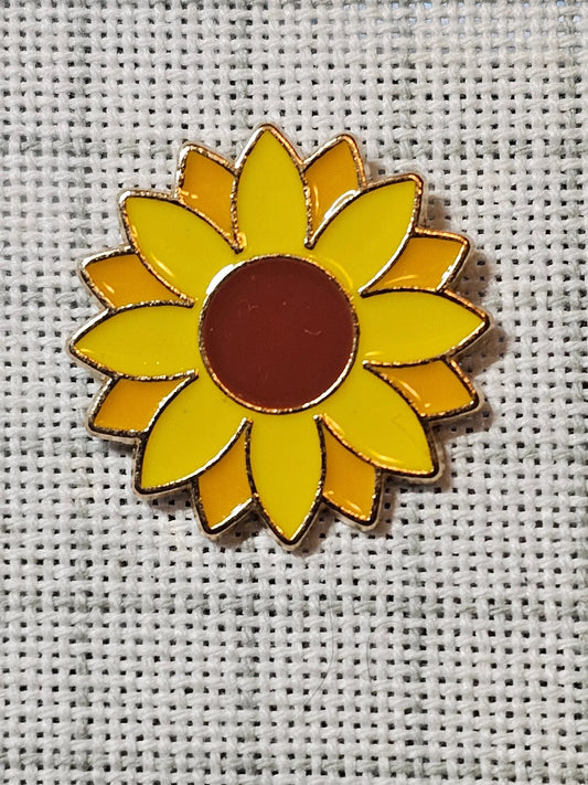 Sunflower Magnetic Needle Minder for Embroidery Cross Stitch Needlepoint Diamond Painting Needle Nanny
