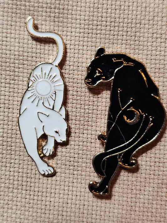 Set of 2 Magnetic Needle Minders A Pair of Black Panther and White Panther Cats for Embroidery Cross Stitch Needlepoint Diamond Painting